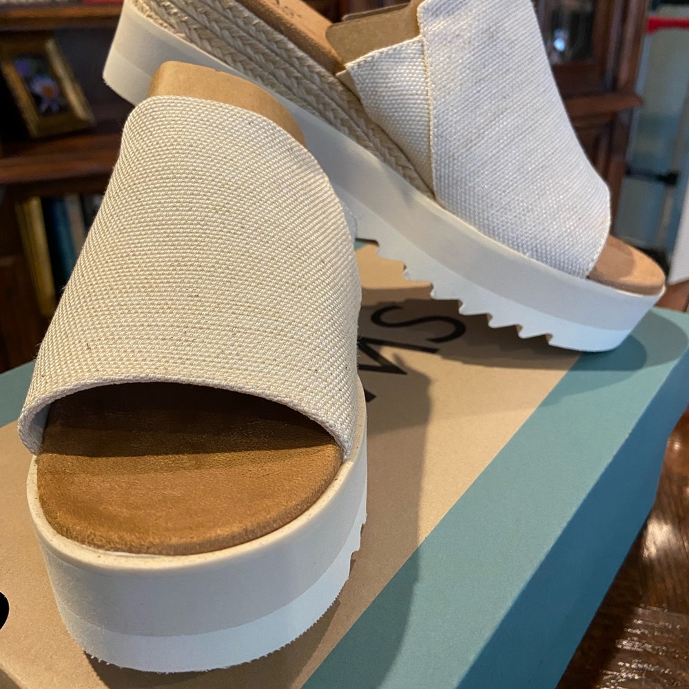 Tom’s “Diana” platform Women's Cream Wedge Sandals NIB